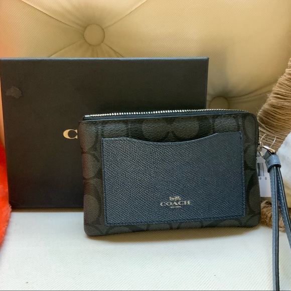 Coach monogram Black/metallic blue wristlet - Picture 12 of 16
